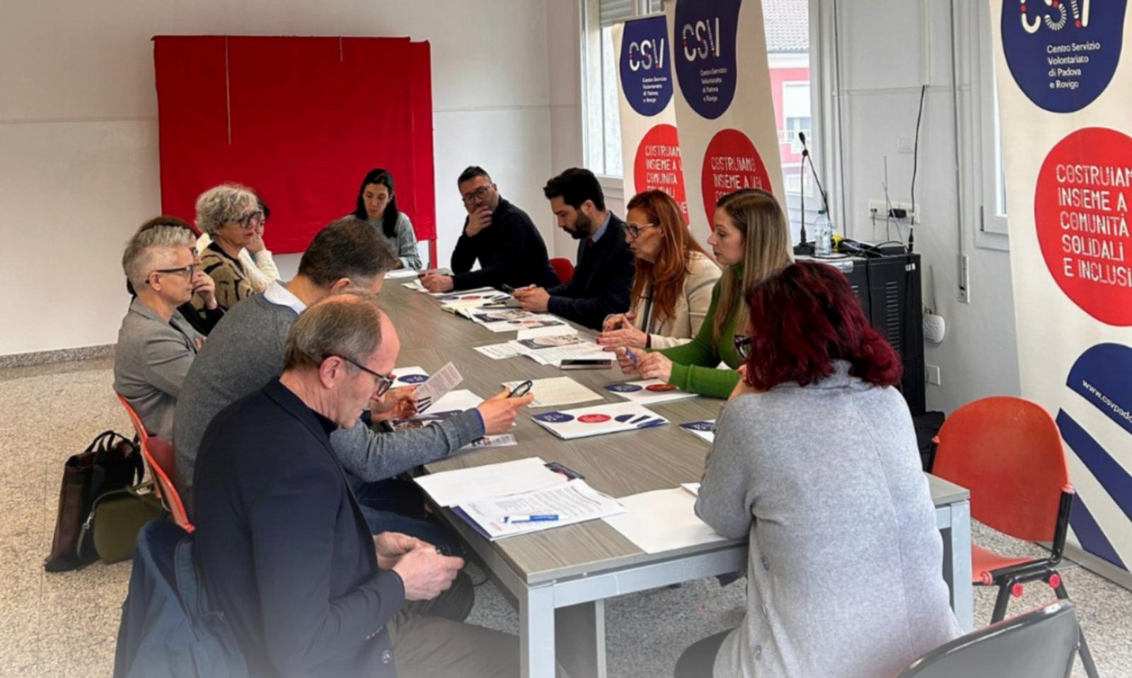 Solidaria, confronto in biblioteca