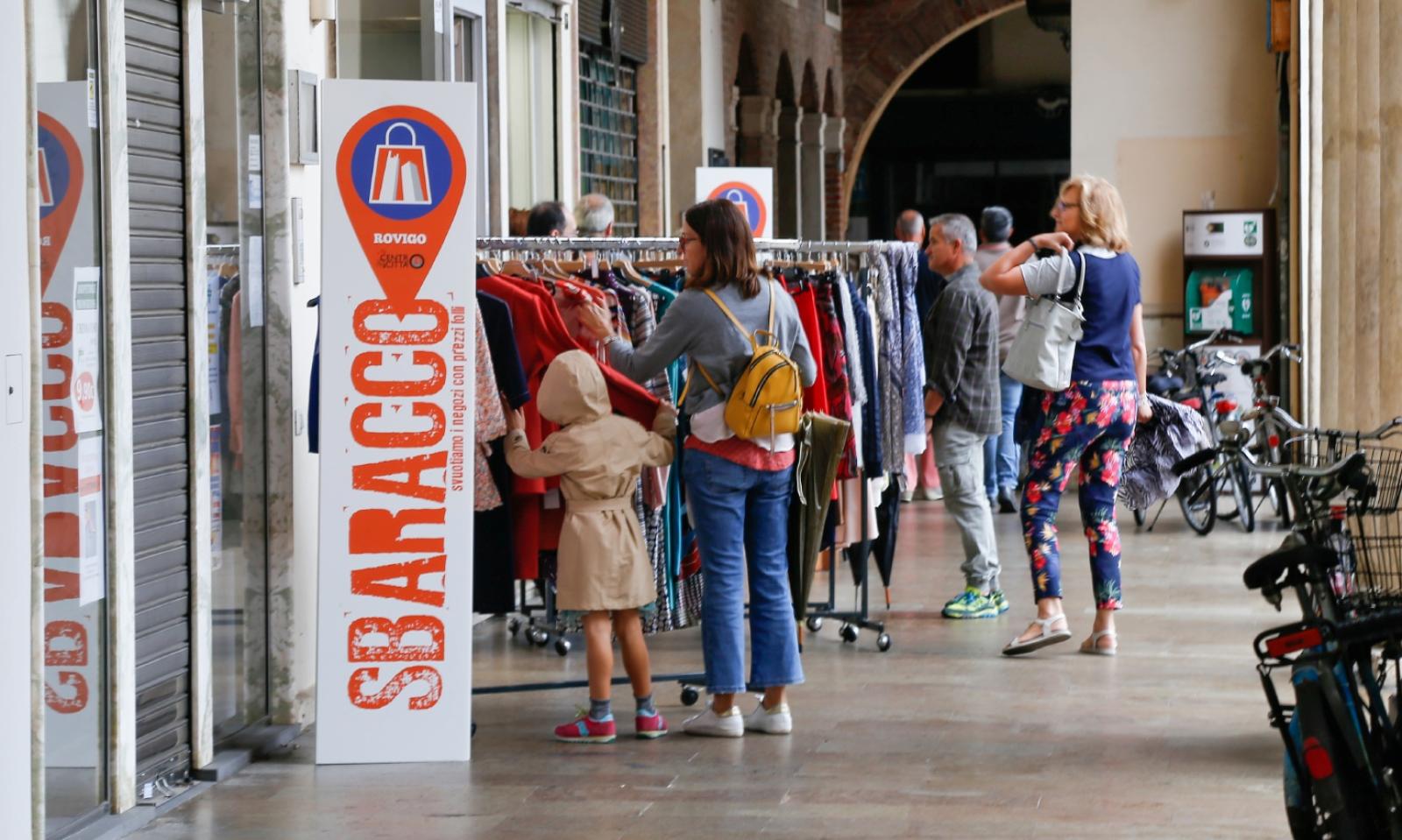 Trenta negozi fanno il fuori tutto