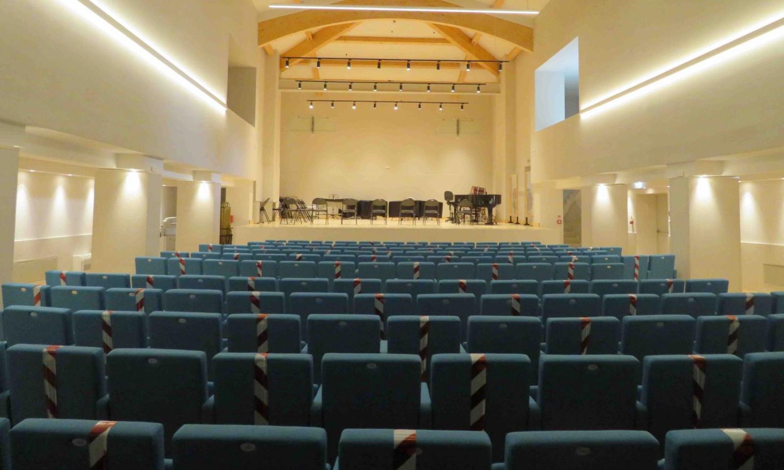 Carlos Bonell apre coi suoi riff