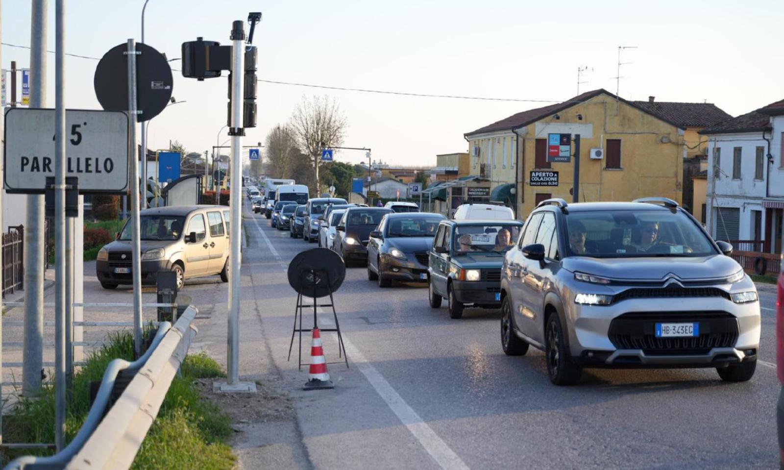 Incidente in A13, code sul ponte