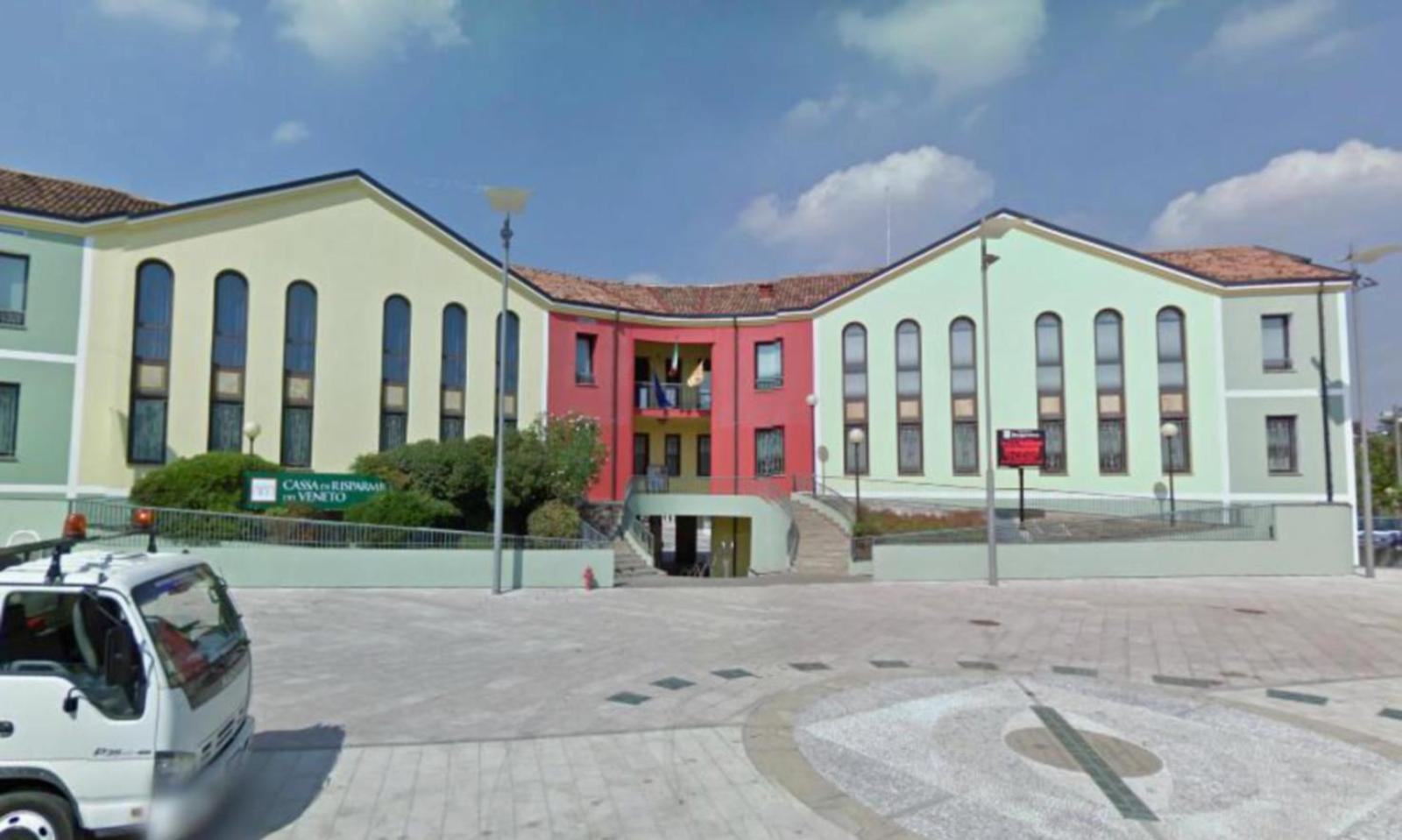 Un Comune tra &ldquo;rose&rdquo; e &ldquo;spine&rdquo;