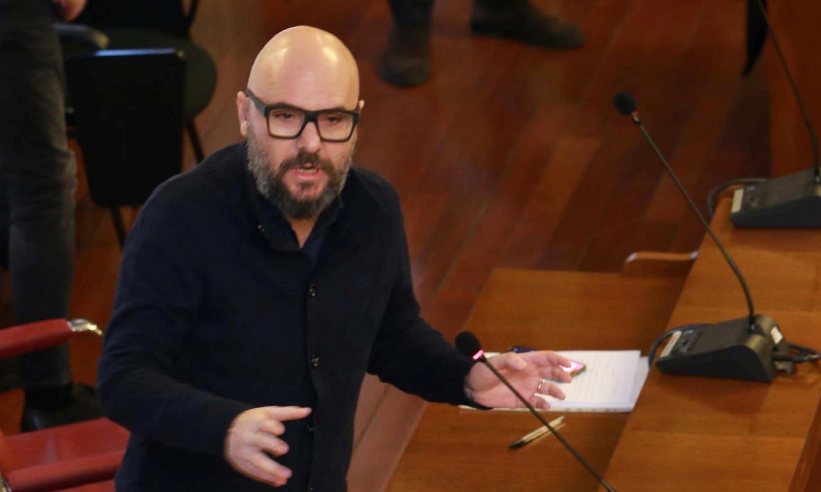 &ldquo;Si ripiantino gli alberi sui viali&rdquo;