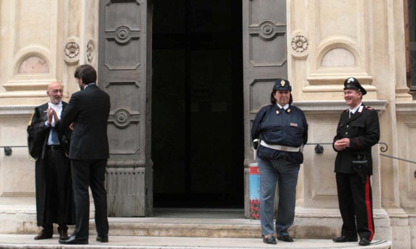 Gli avvocati in difesa del tribunale