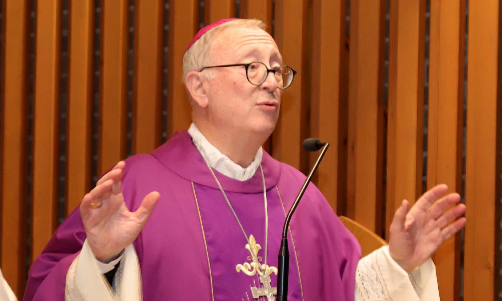 Il messaggio del vescovo: &ldquo;Vicini a chi soffre e cerca la pace&rdquo;