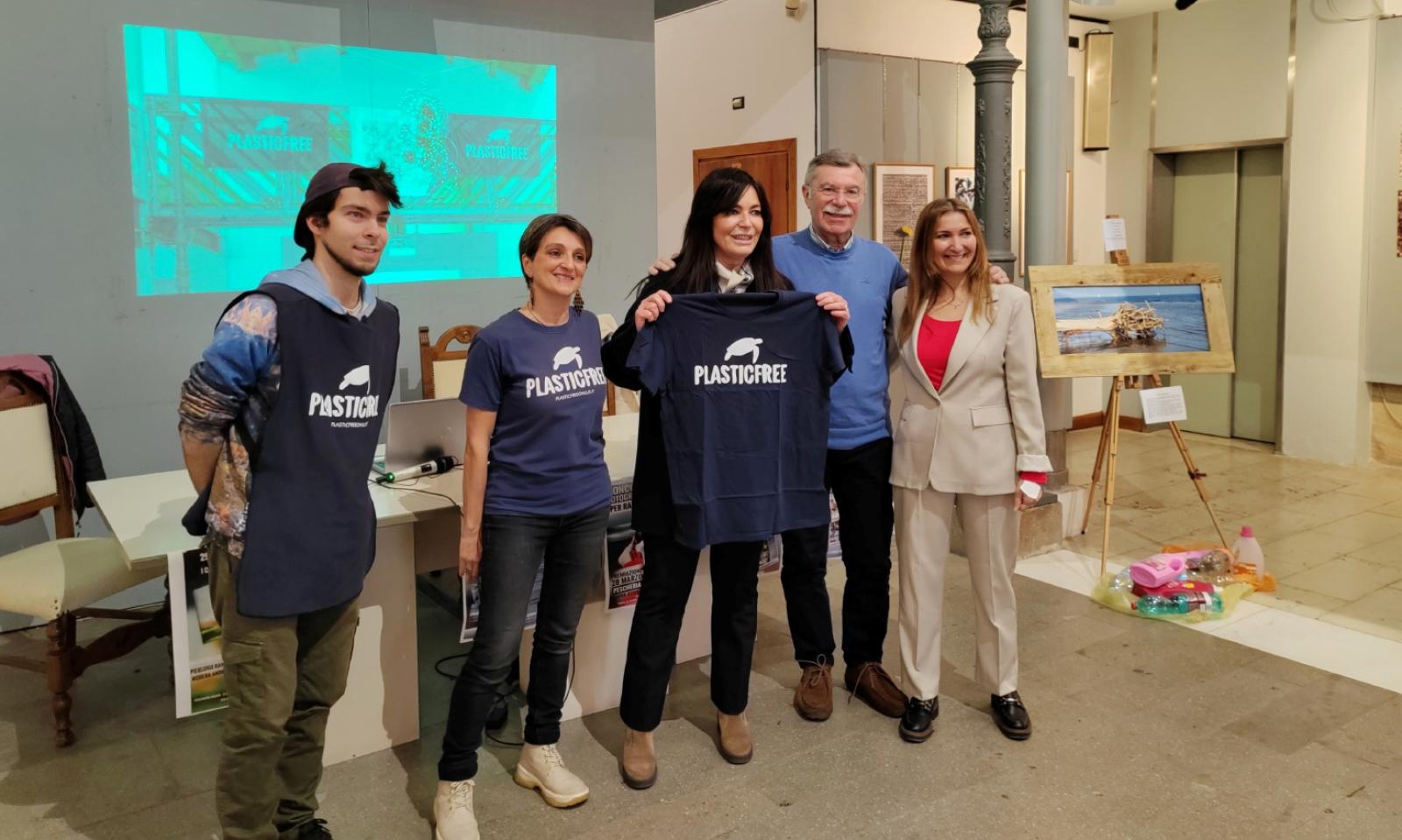 L&rsquo;importanza del riciclo spiegata tra i quadri