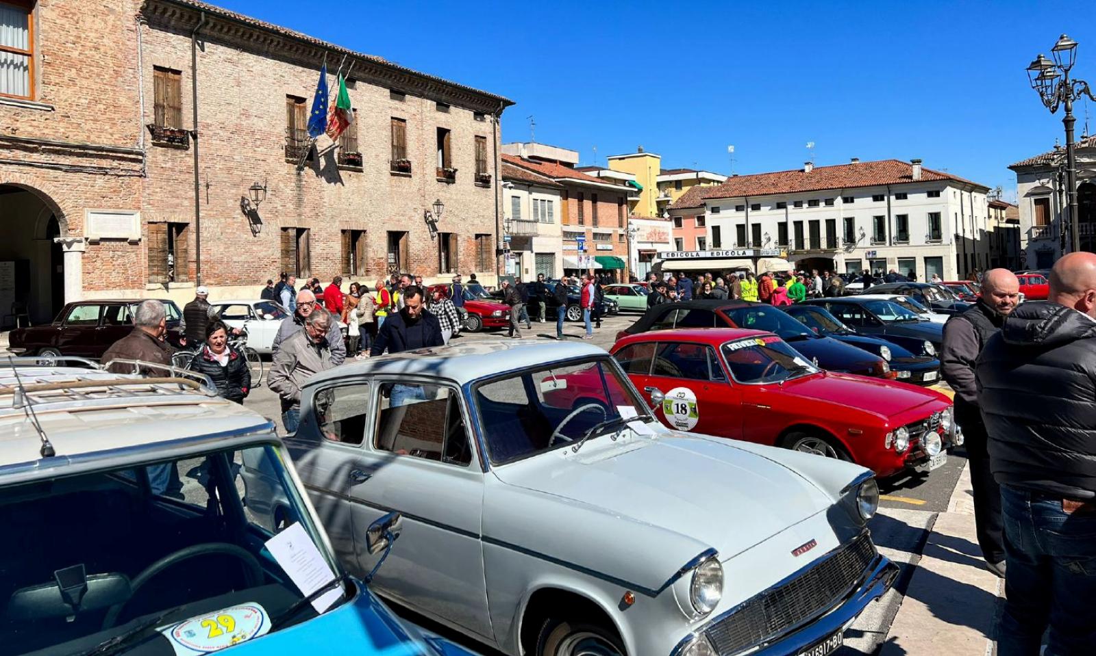 100 auto storiche in citt&agrave;