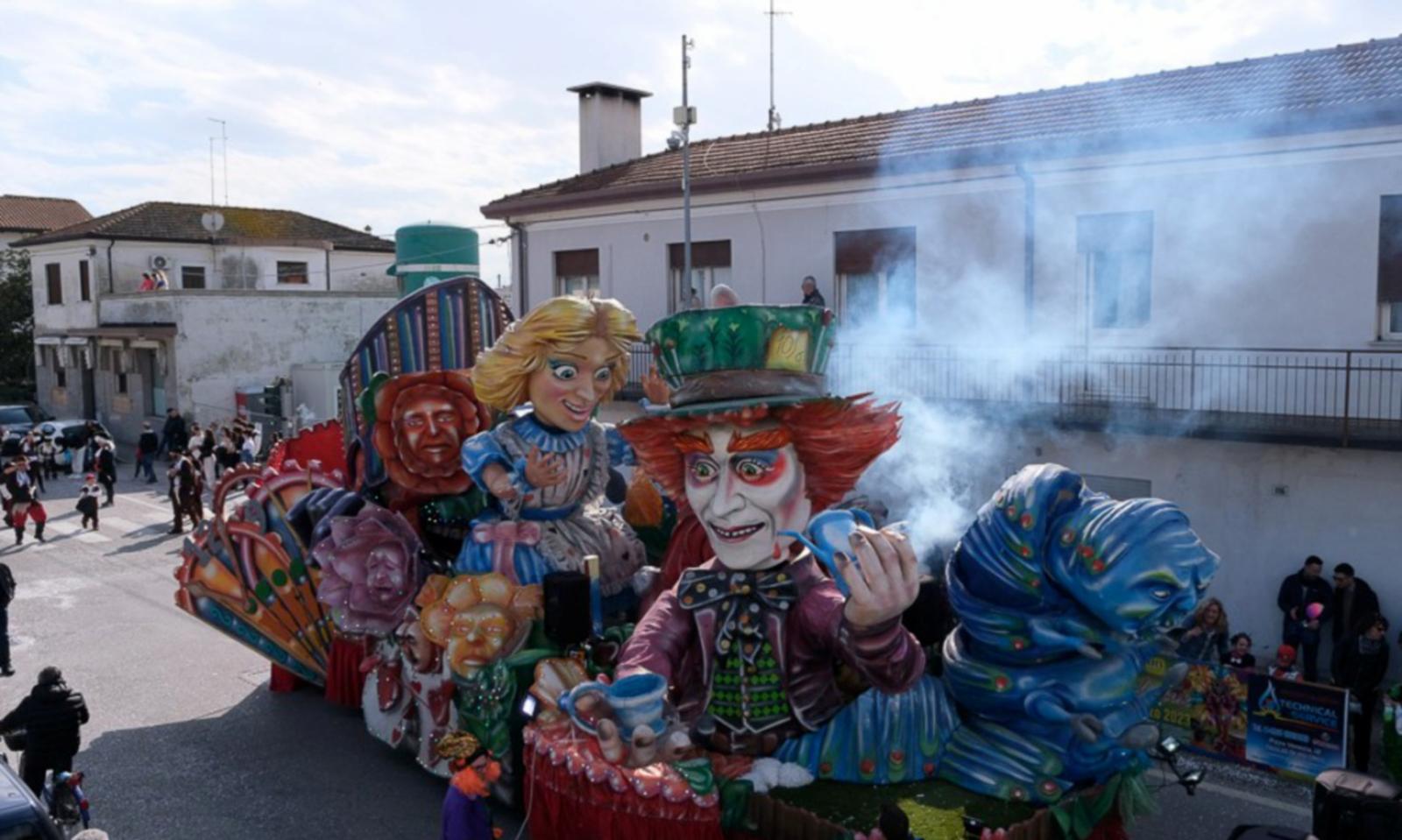 Fiabe e carri invadono il centro