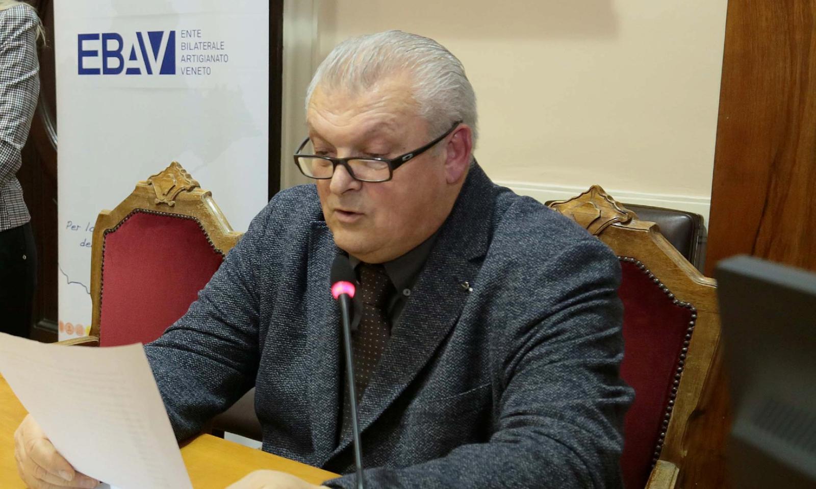 Imprese, una doppia mazzata