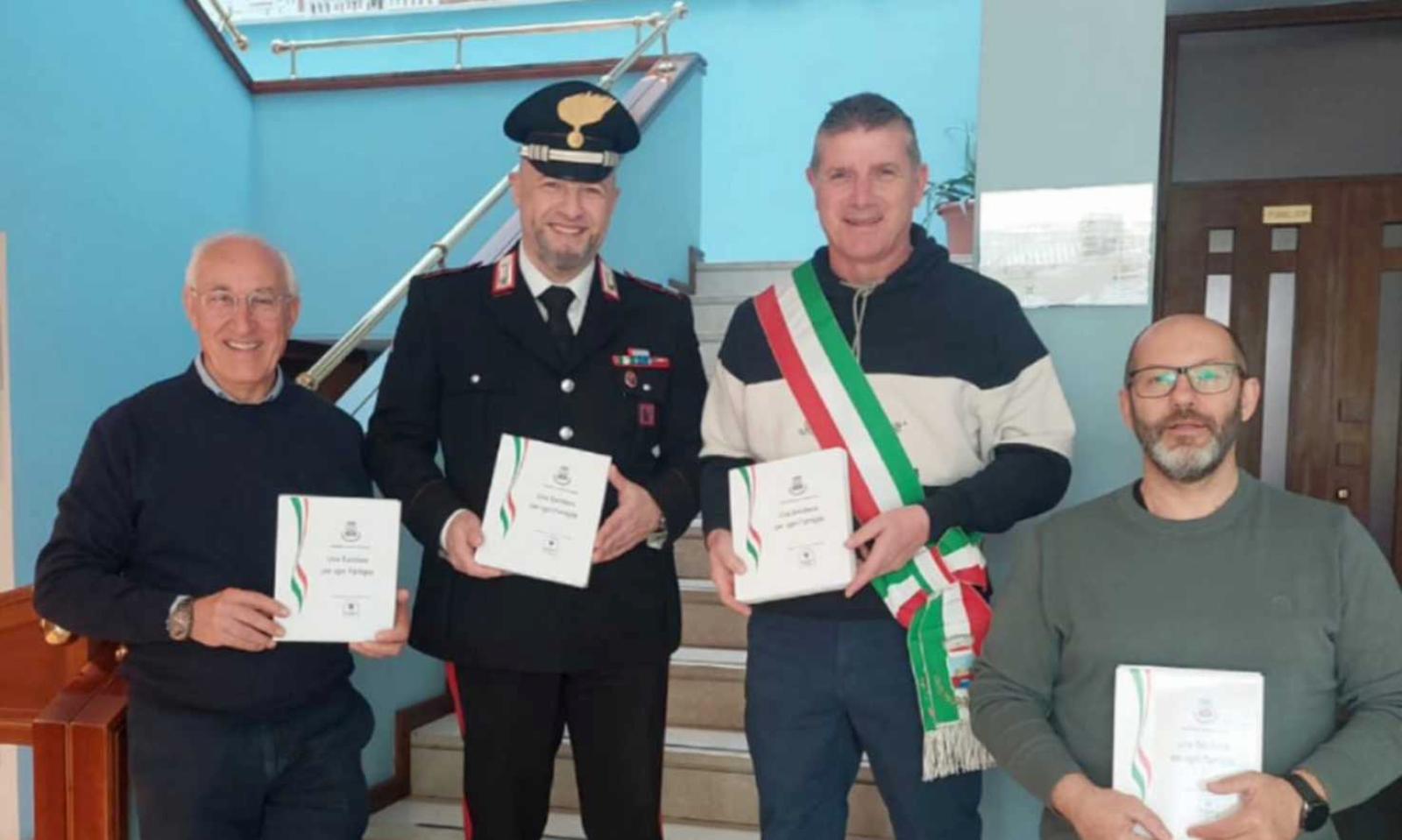 Bandiera e Costituzione in ogni casa