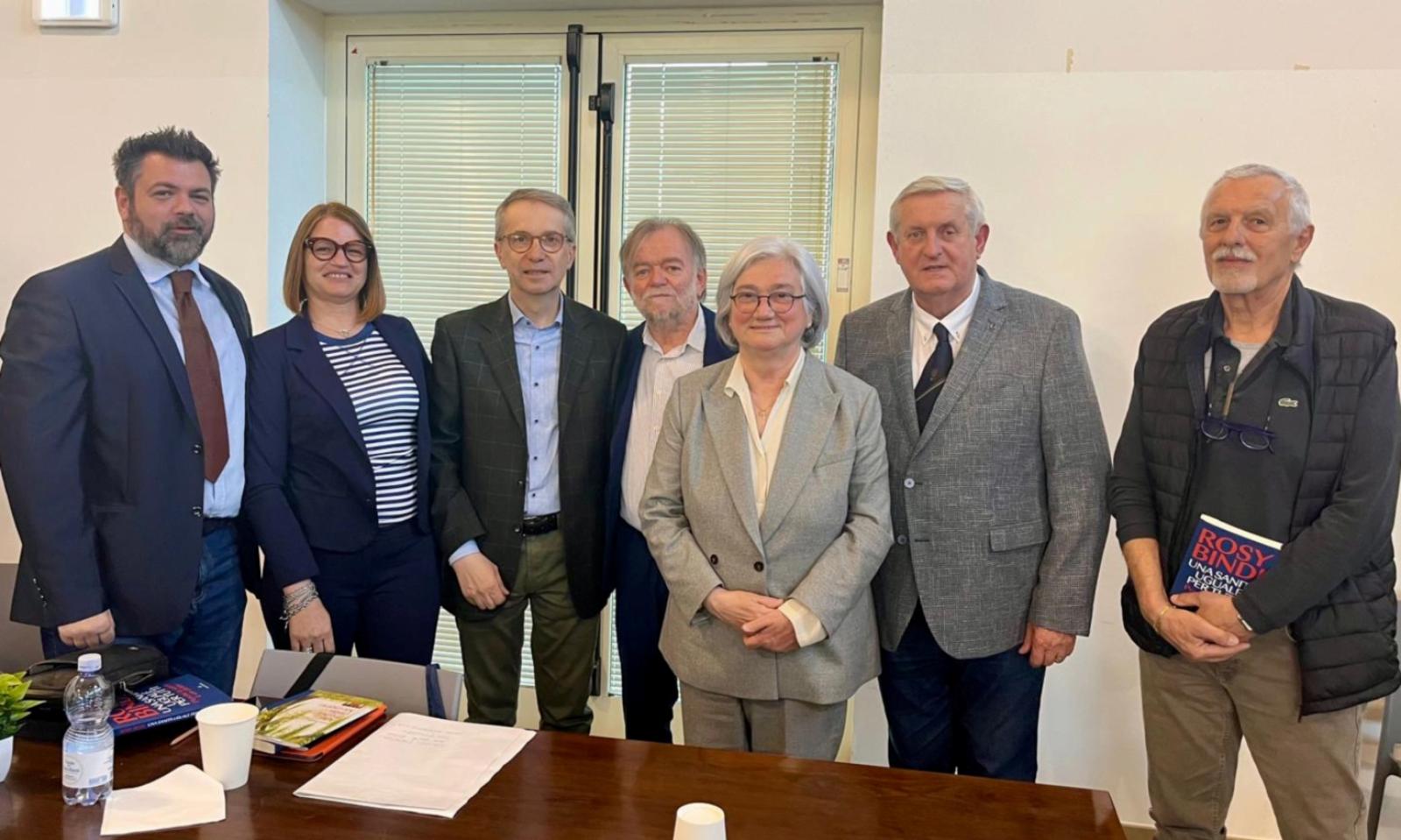 Bindi in difesa del sistema sanitario