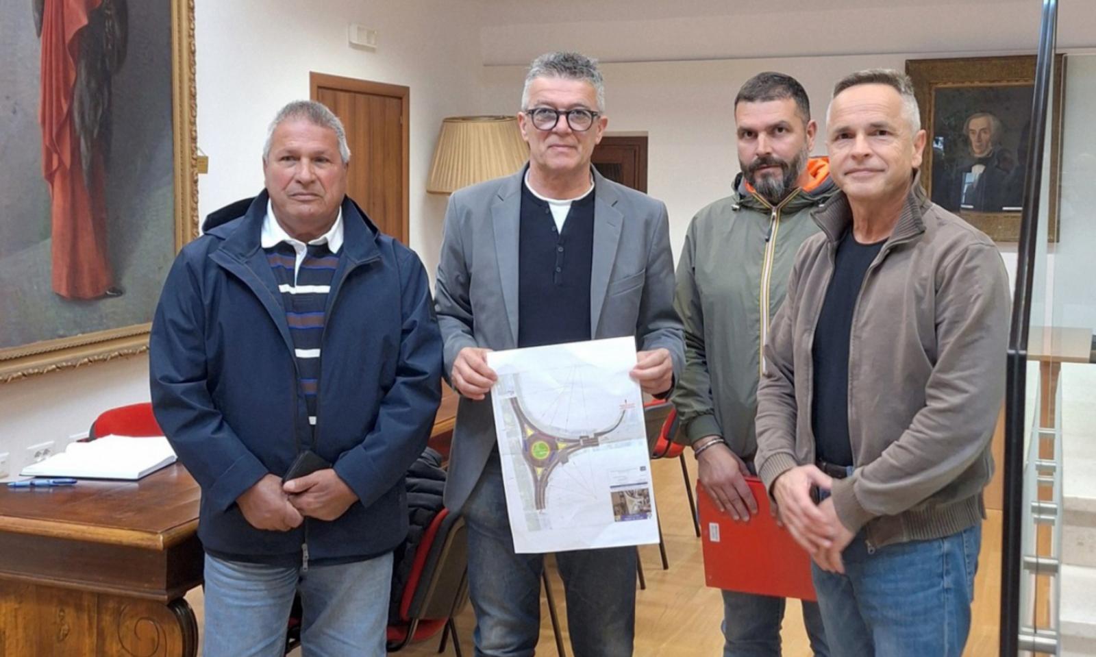 Rotatoria, adesso si parte sul serio