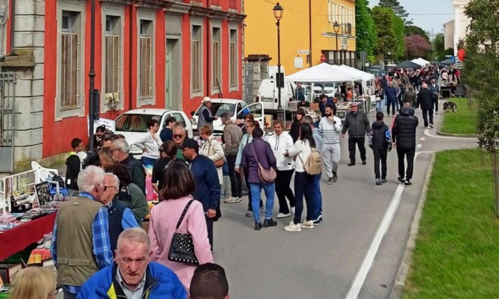 Gli hobbisti si prendono la piazza