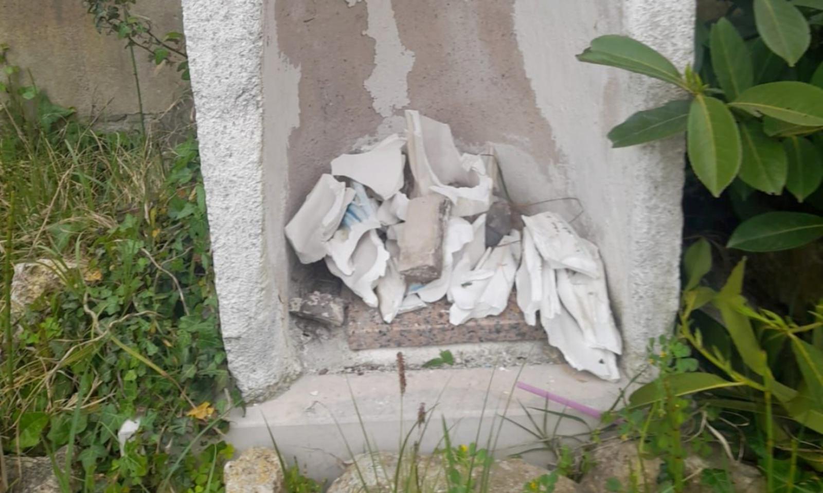 Madonnina distrutta dai vandali