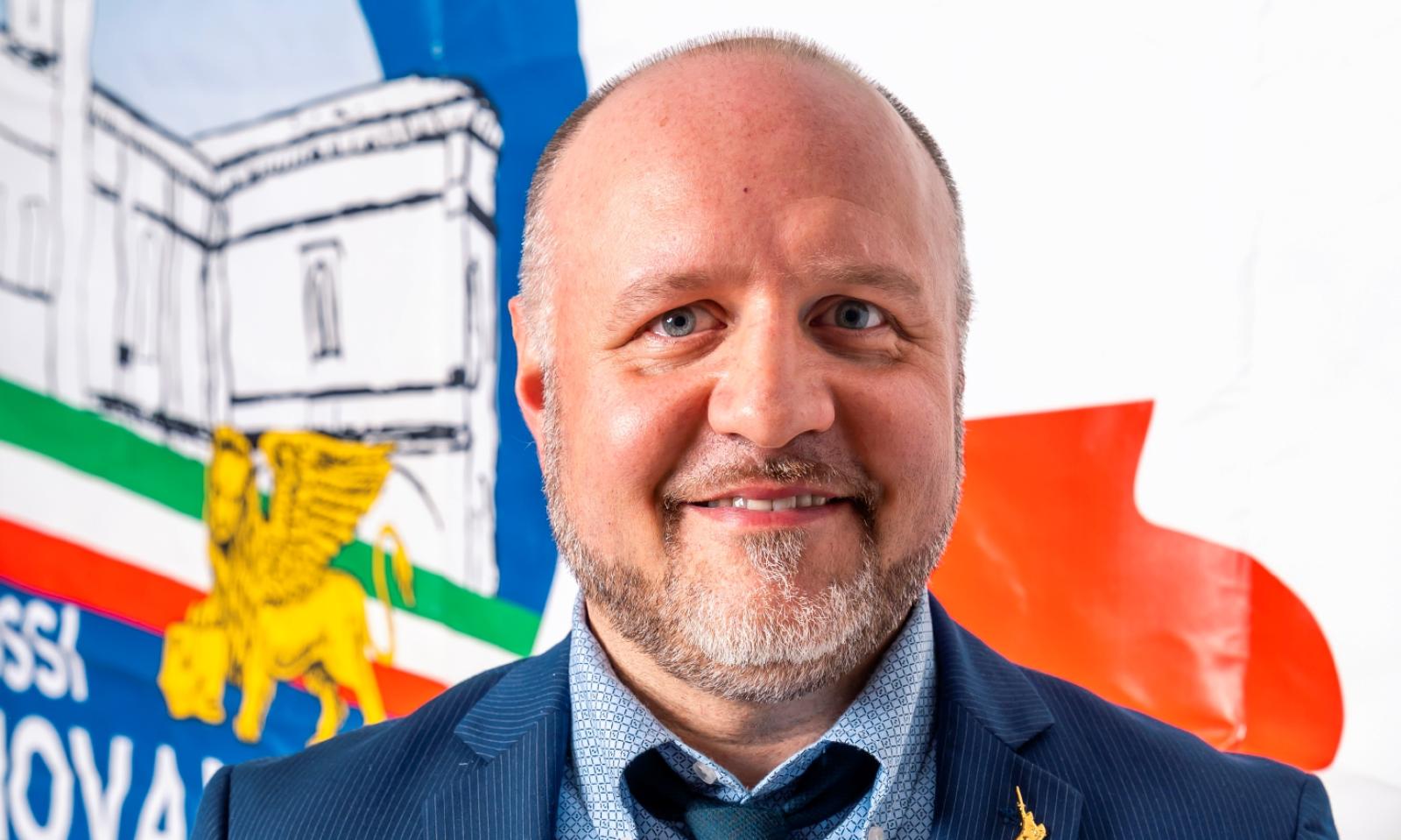 Asfaltature, illuminazione e scuole