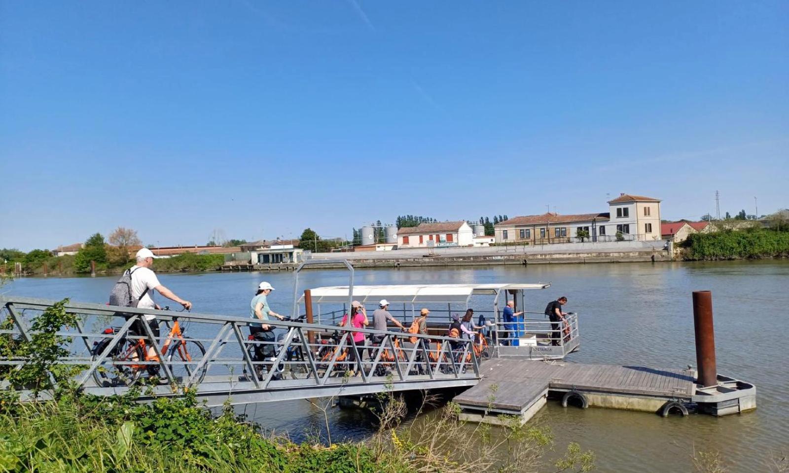 Il turismo &egrave; tra barca e bici