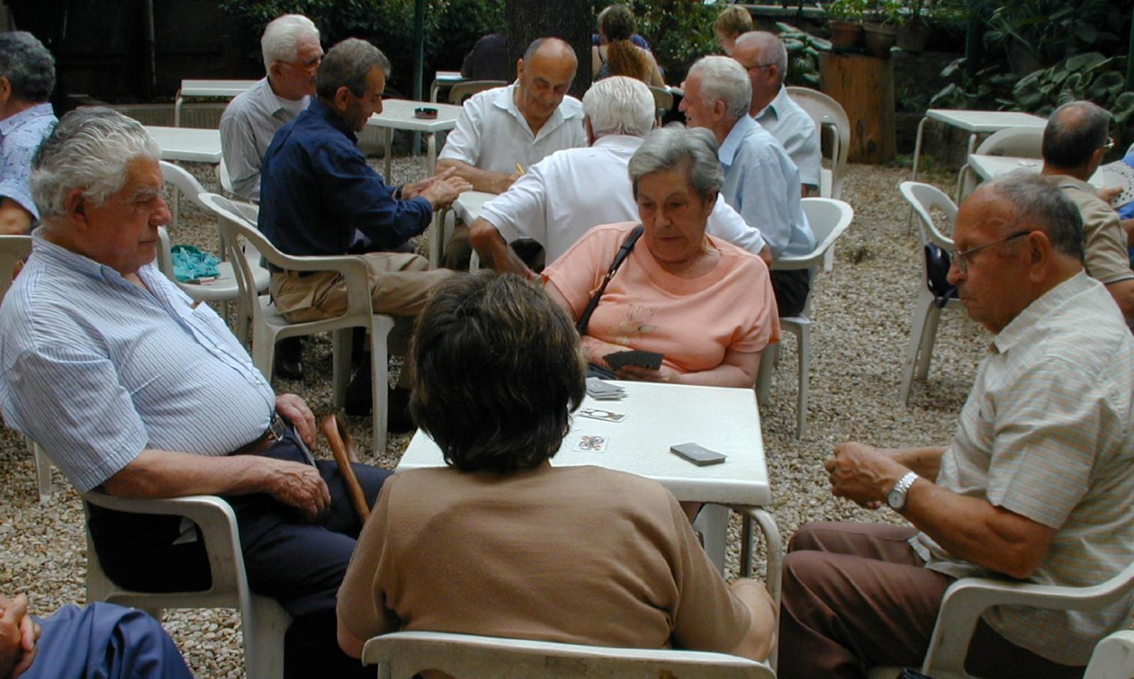 Tanti anziani ma poche badanti