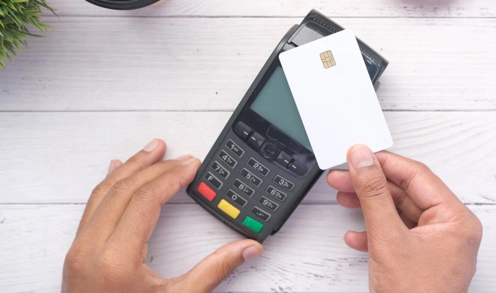 Pos, da giugno scatta la multa per chi rifiuta il pagamento elettronico