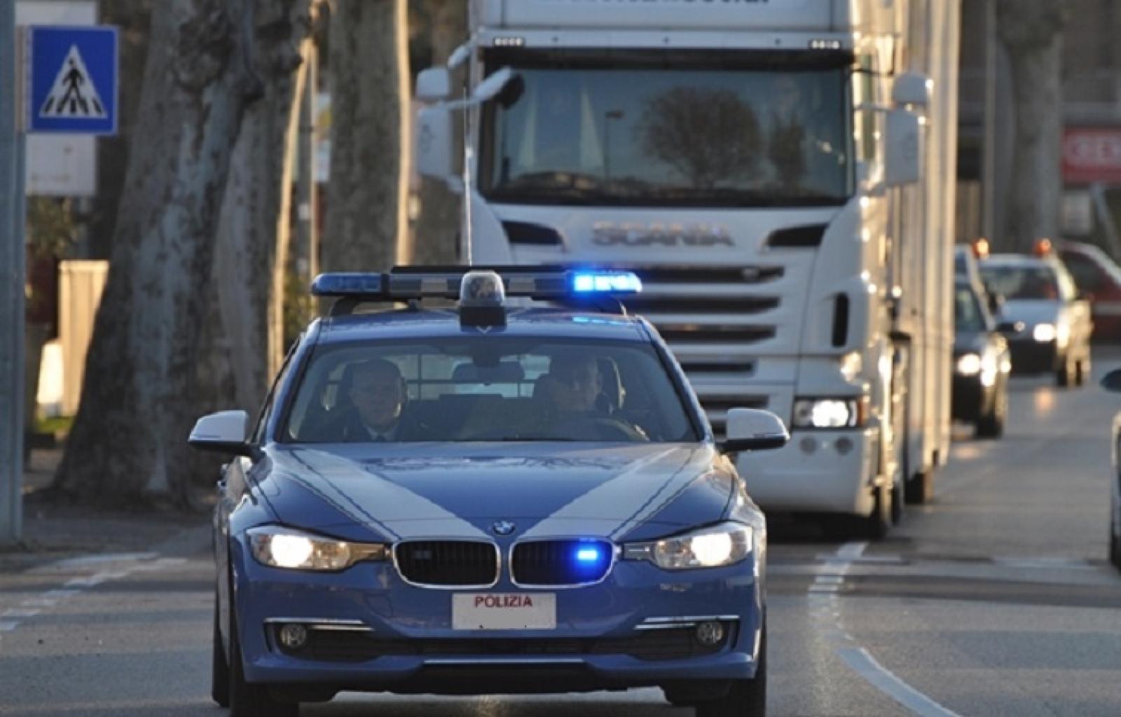 Asfalto a pezzi, scattano i limiti al traffico "super pesante"