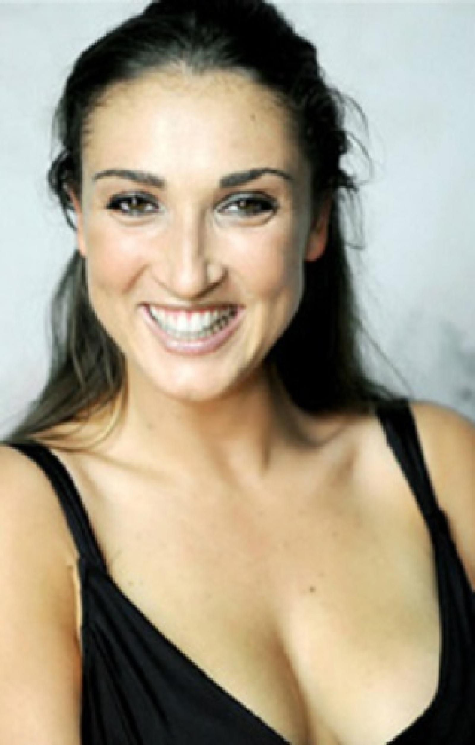 L'attrice in campo per i bimbi che non possono studiare