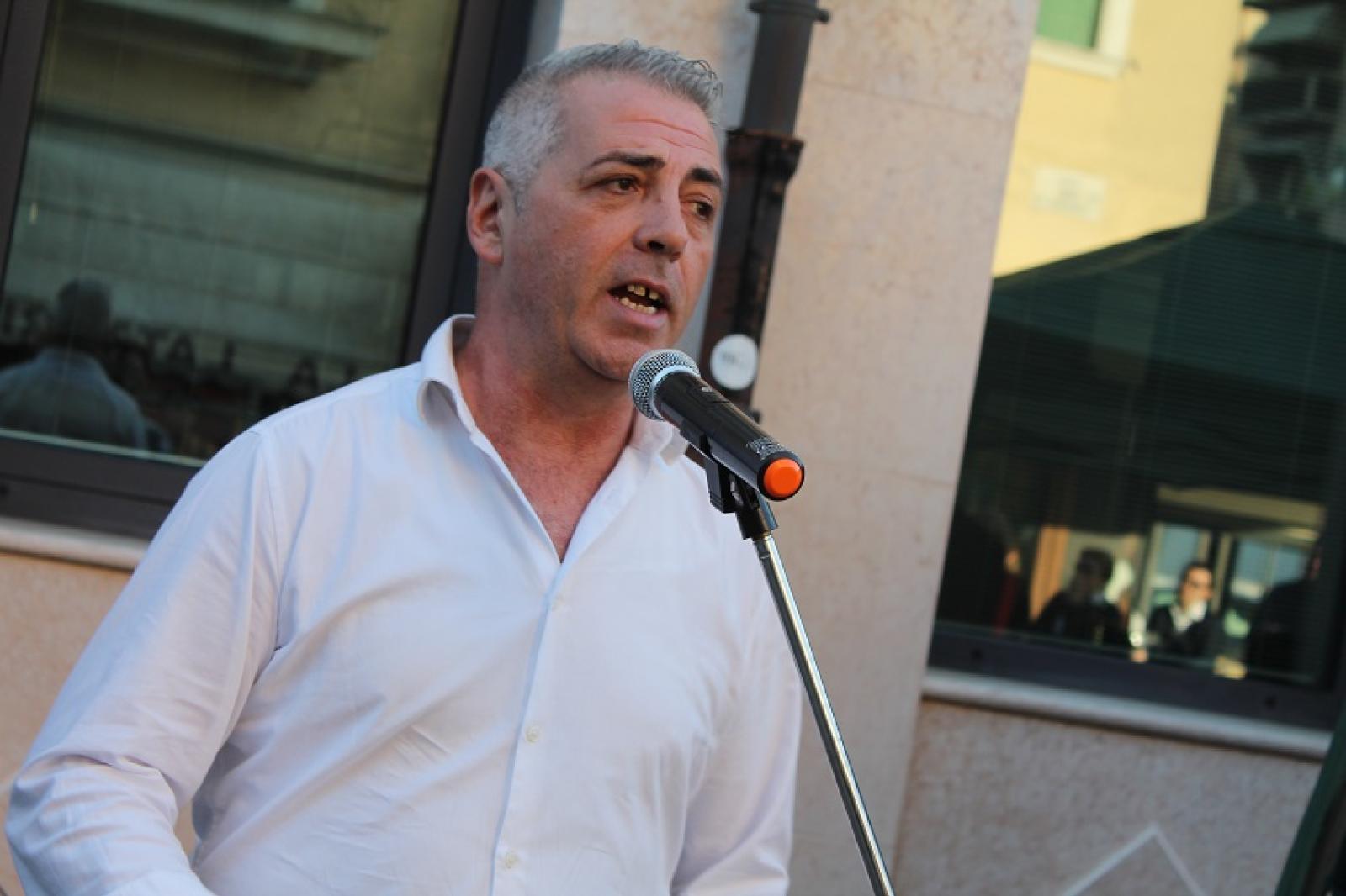 "Lavoratori fragili dimenticati. Per salvarsi dal virus possono solo prendere ferie"