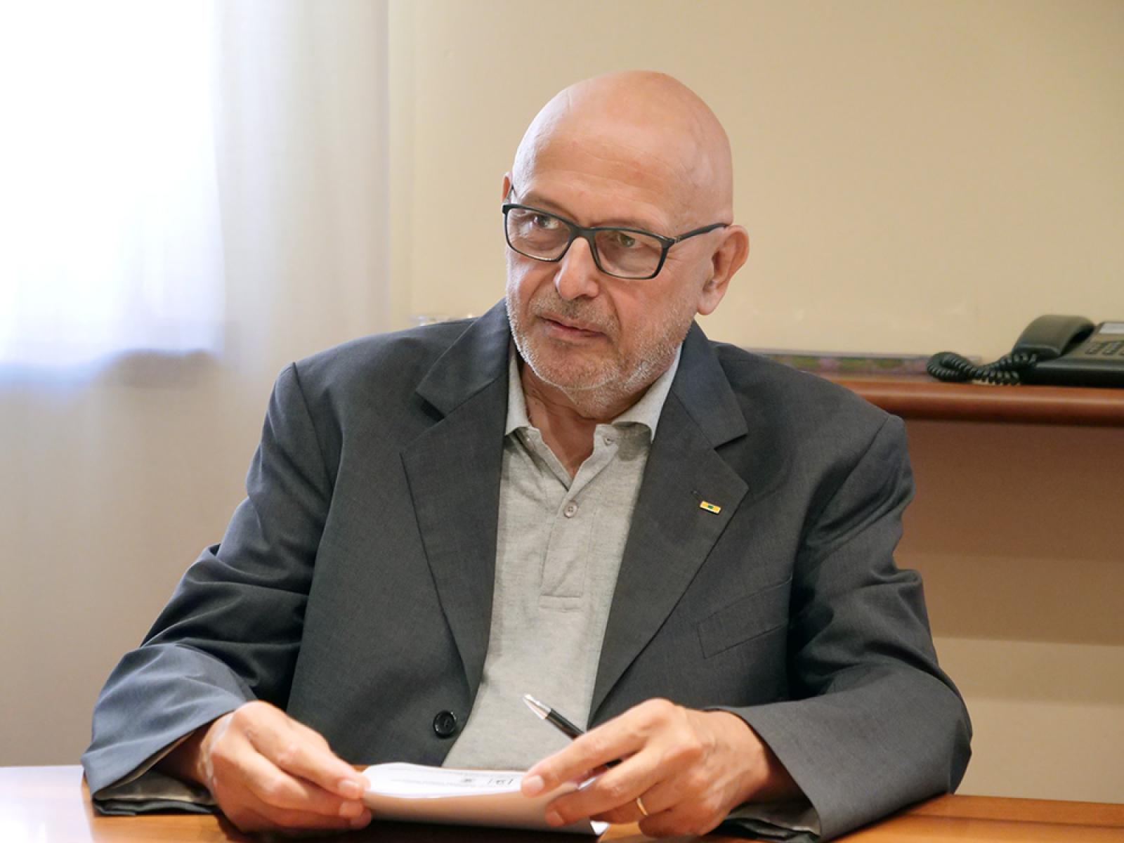 &ldquo;Costi dell&rsquo;emergenza: in molti, aziende e privati contribuiscono; e i politici?&rdquo;