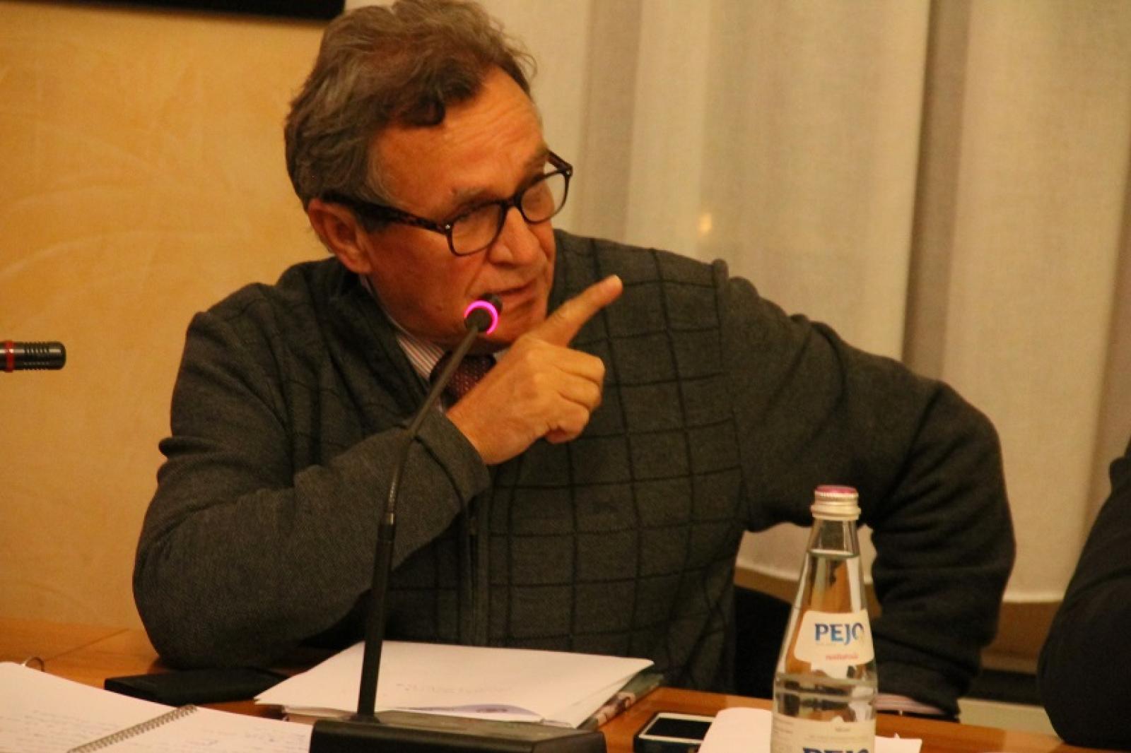 "Il Comune manda avvisi di pagamento a negozianti stremati"