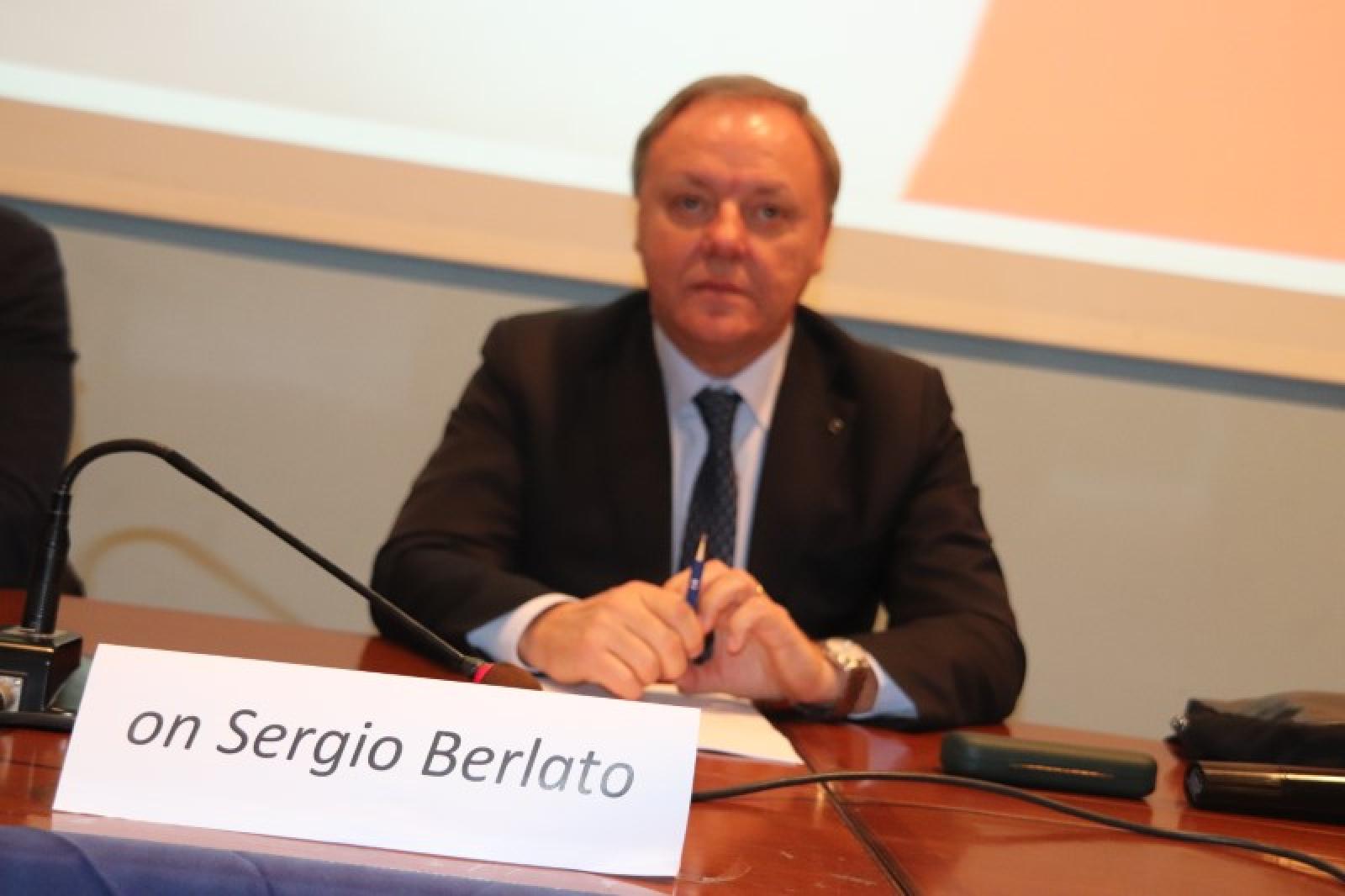 La vignetta della vergogna: "Il consigliere Berlato insulta le animaliste"