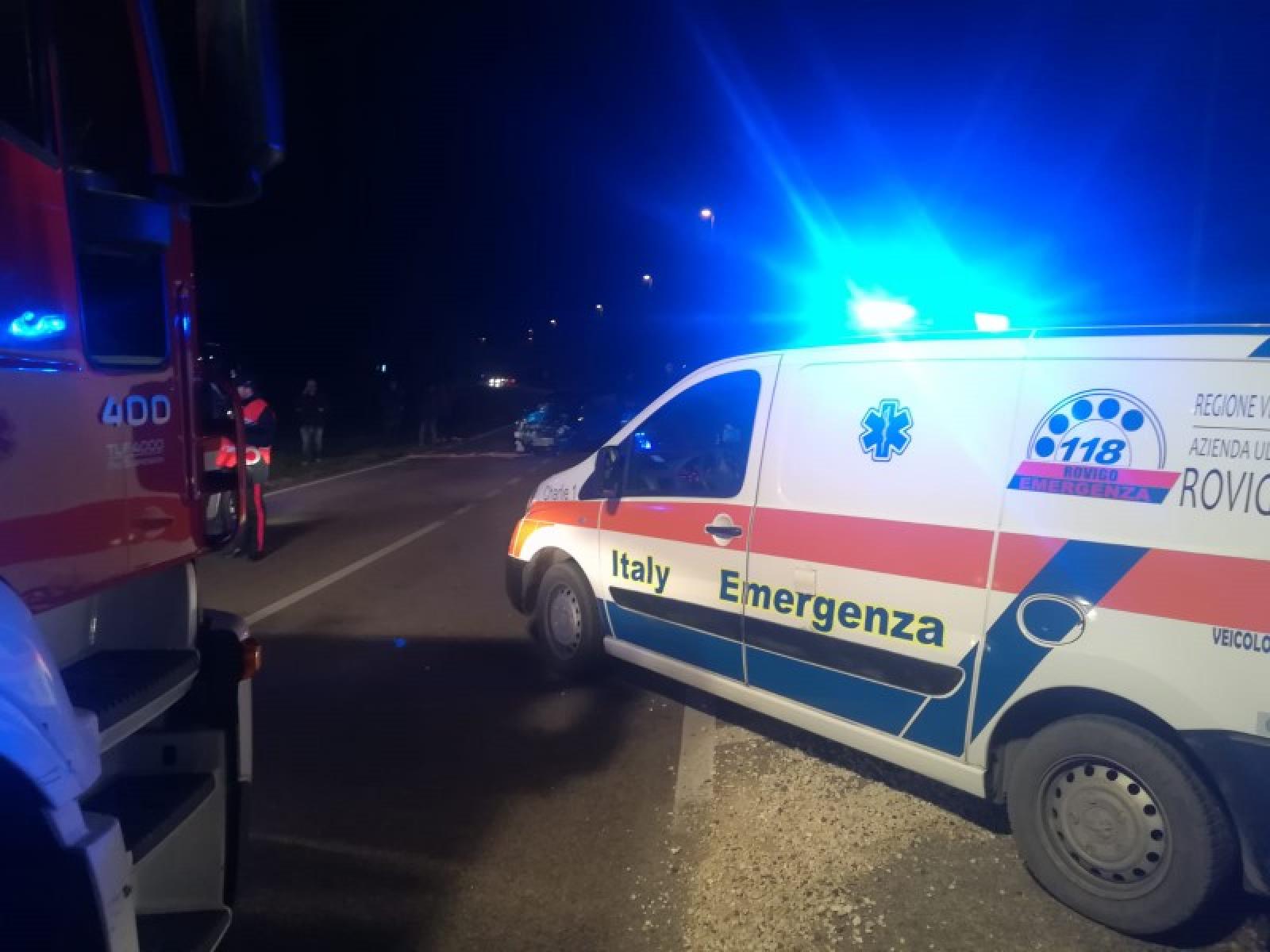 incidente ceregnano_ambulanza_vigili_notte (5)
