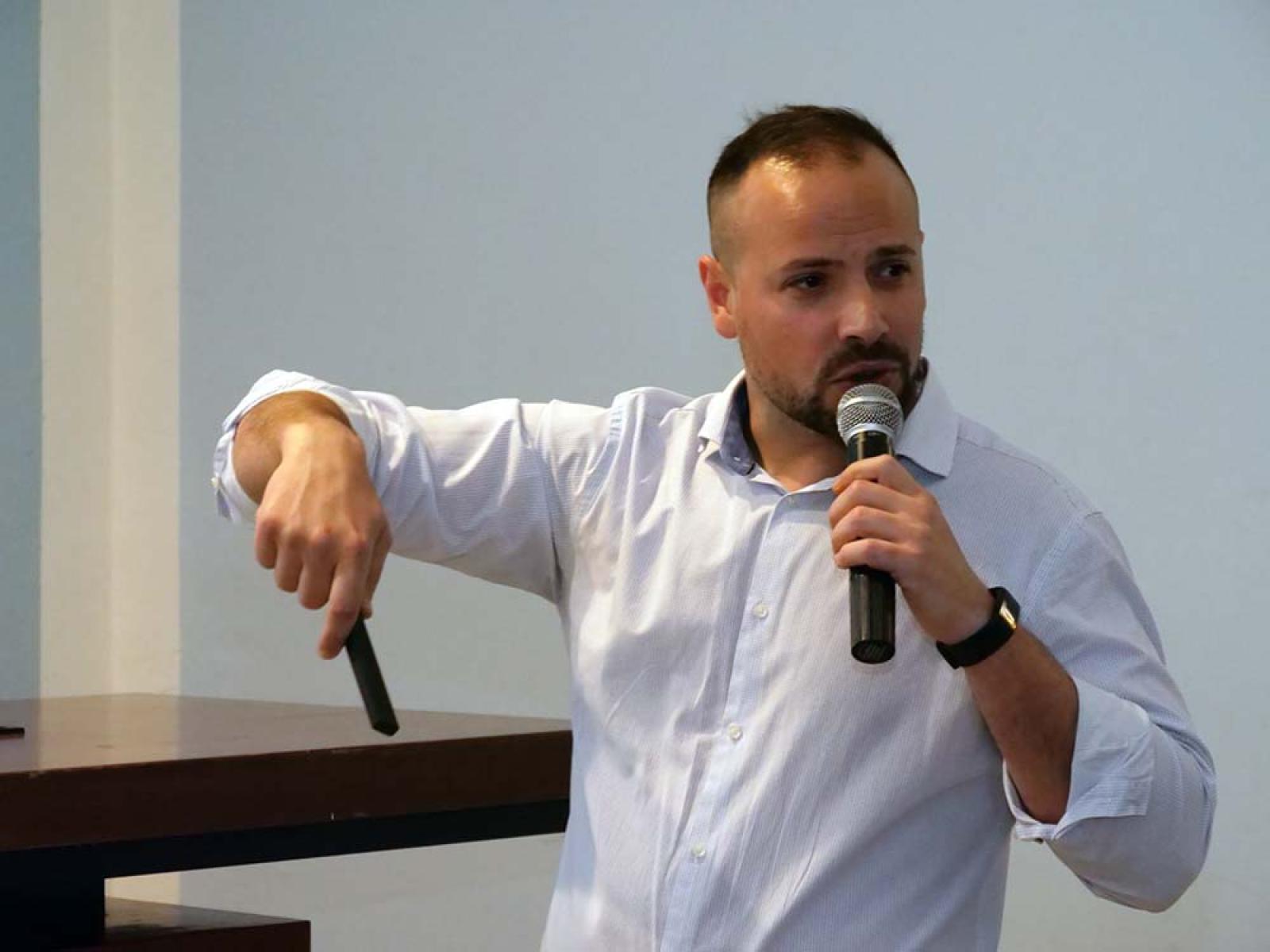 "Il sindaco parlava di curriculum, ora sceglie i manager tra i suoi candidati..."