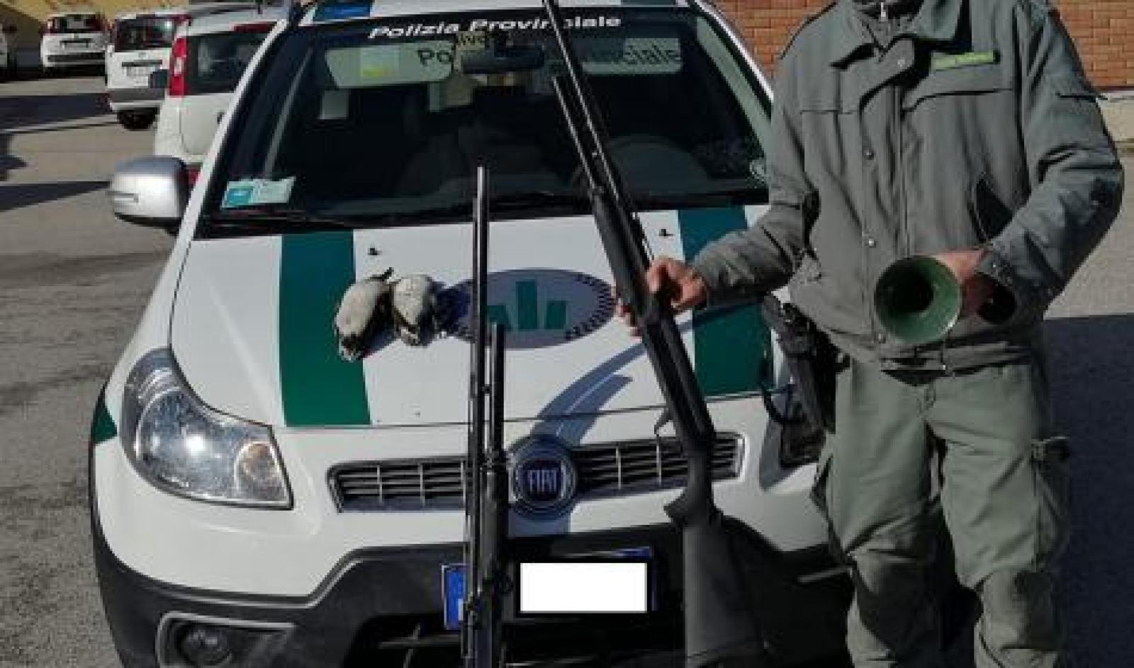 Blitz contro i bracconieri: avevano armi modificate