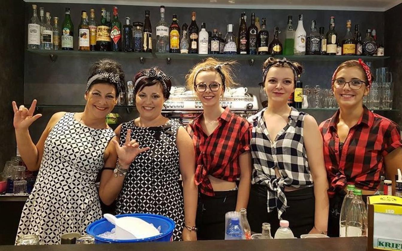 Lo staff tutto al femminile del Black Out di Lendinara