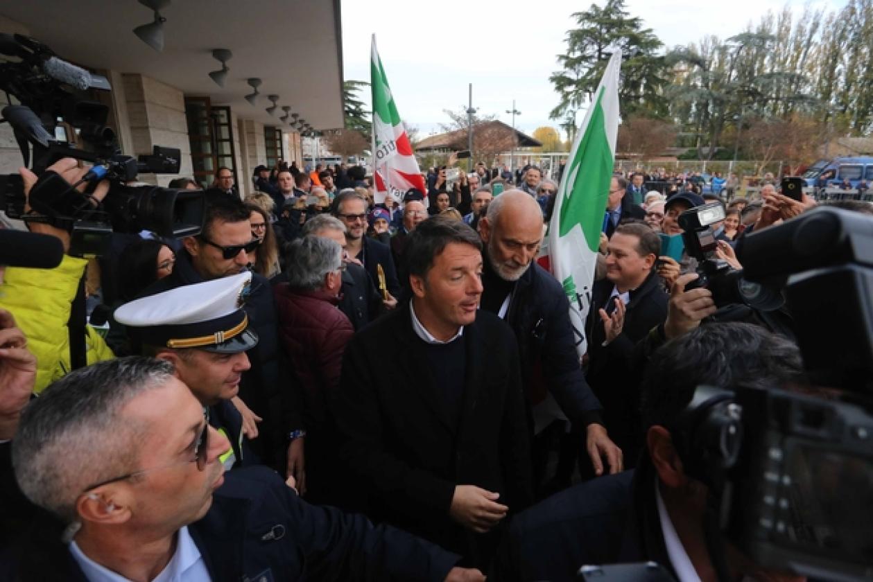 Matteo Renzi Rovigo Stazione dei Treni 10