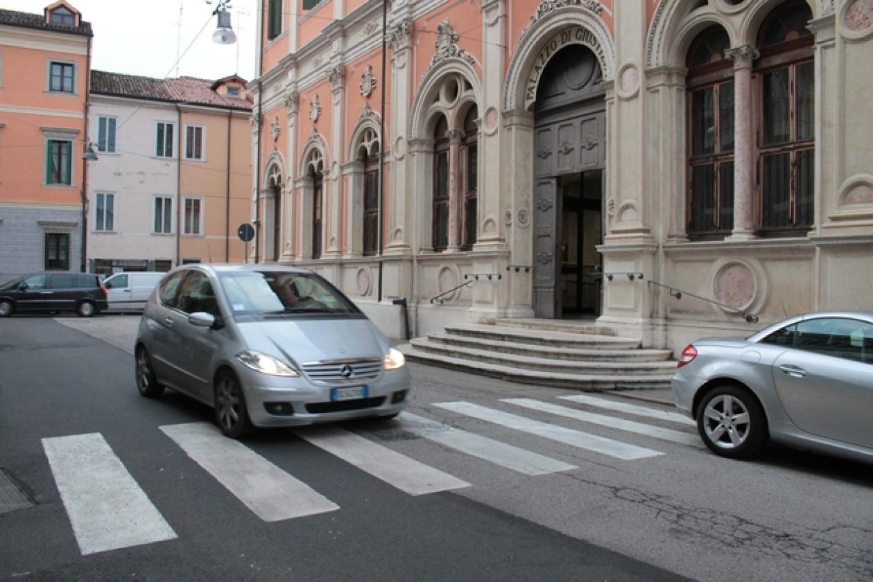 Via Verdi Striscie Pedonali 2