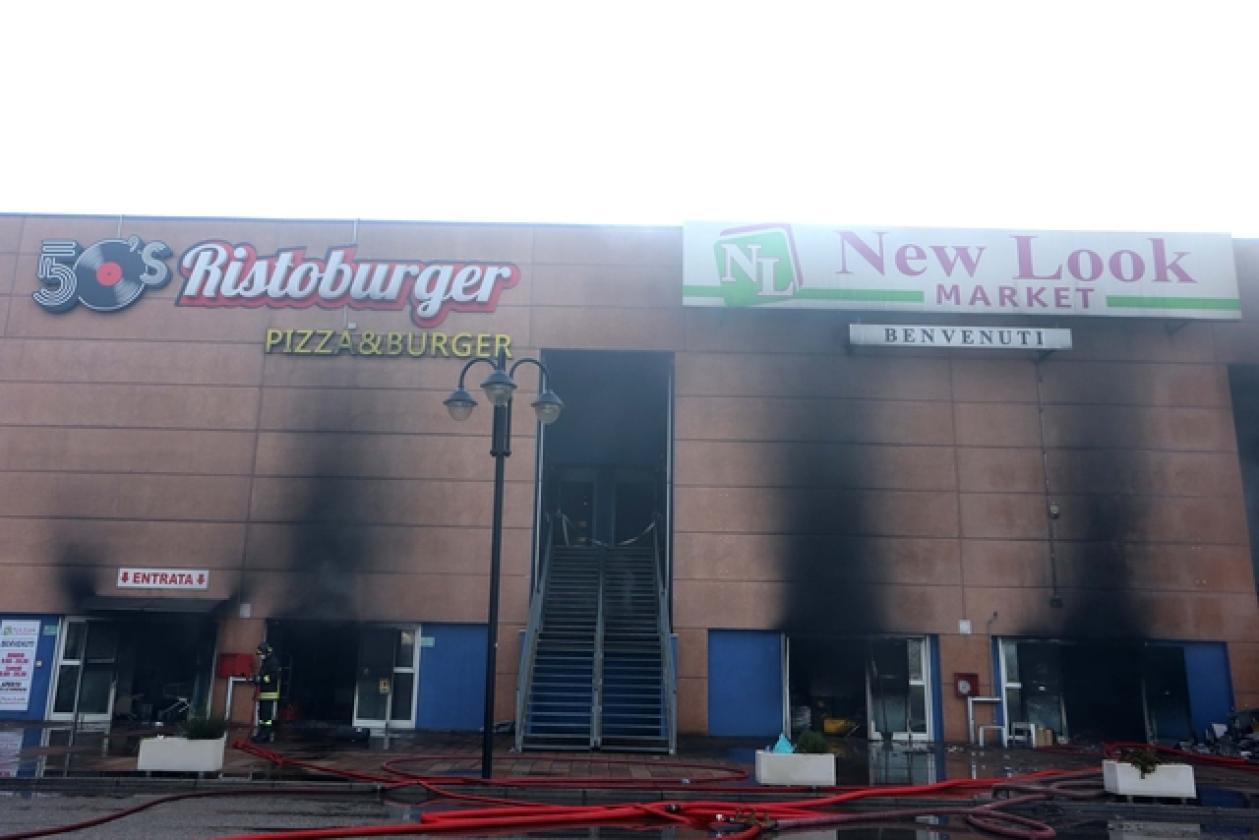 Incendio New Look Market Cinergia La Fattoria (1)