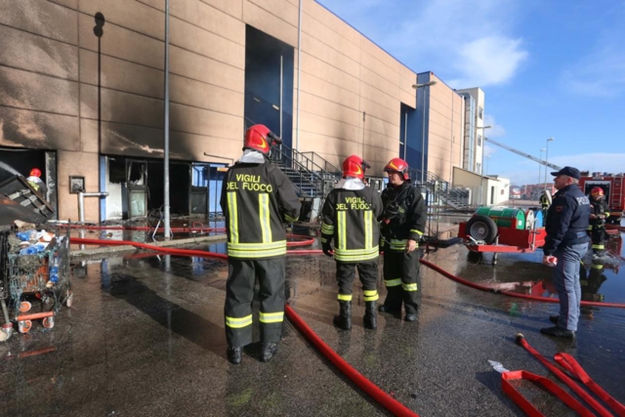 Incendio New Look Market Cinergia La Fattoria (12)