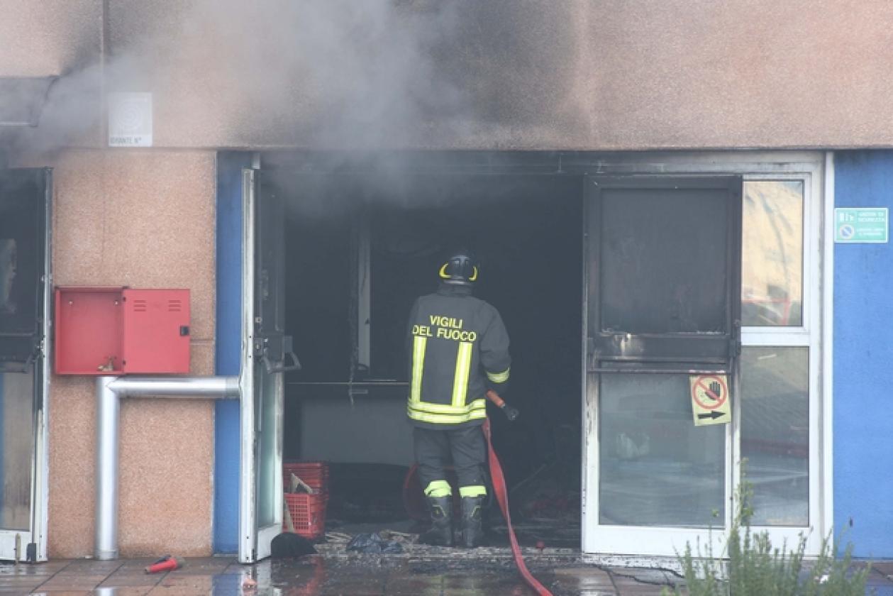 Incendio New Look Market Cinergia La Fattoria (2)