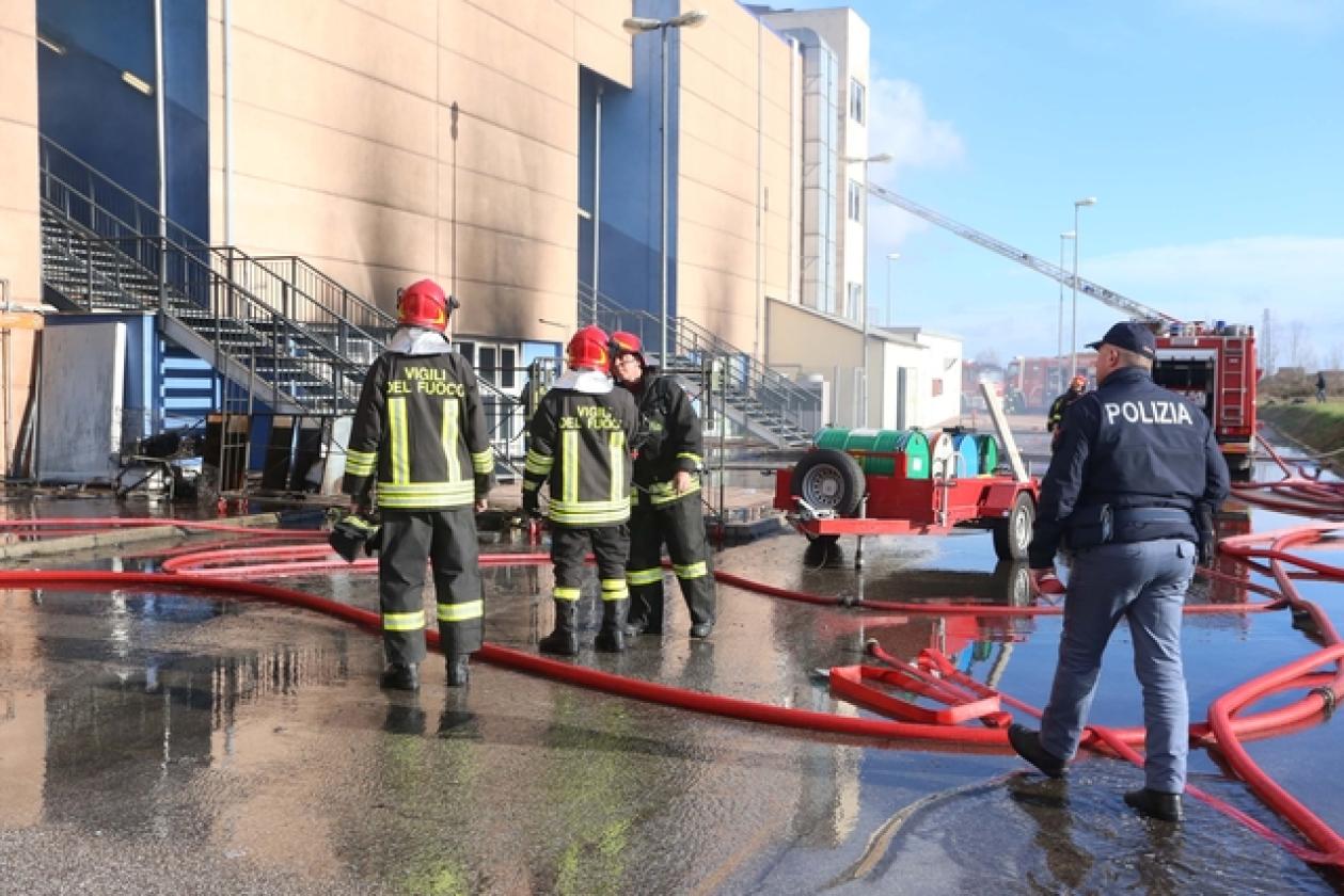 Incendio New Look Market Cinergia La Fattoria (7)
