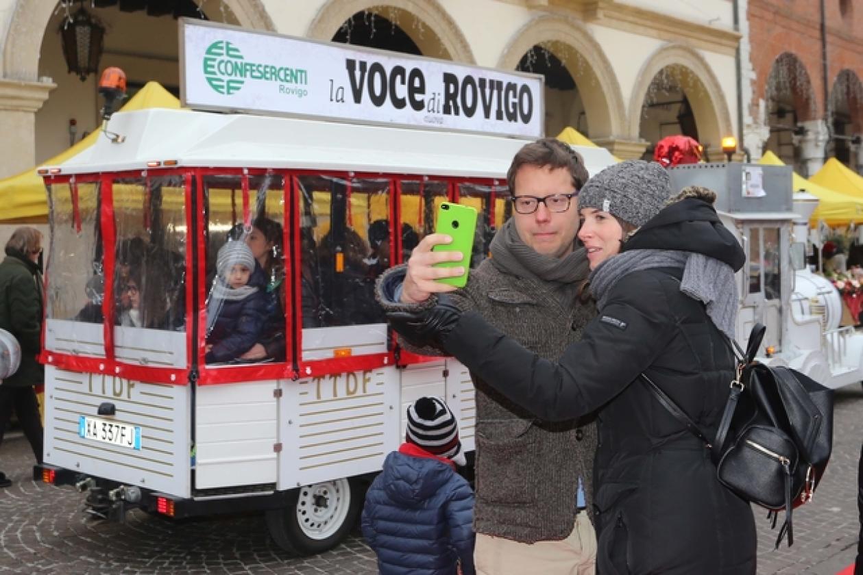Mercatini Piazza Vittorio Trenino 0