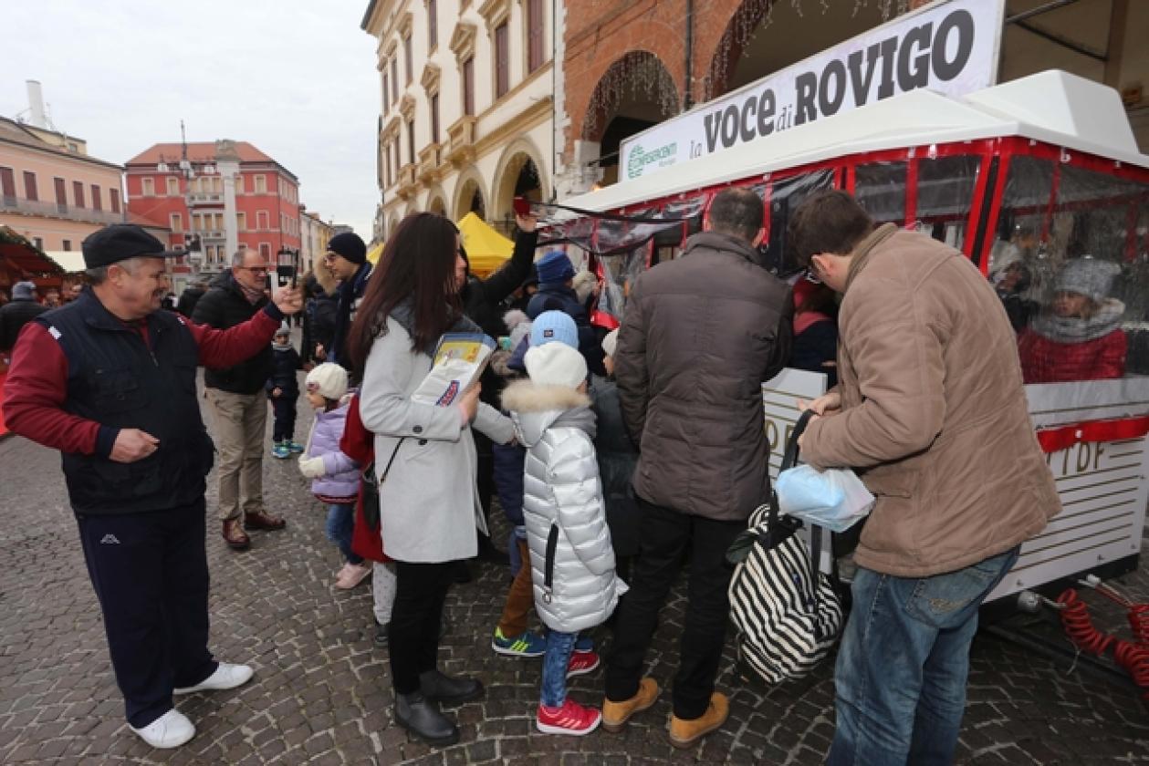 Mercatini Piazza Vittorio Trenino 3