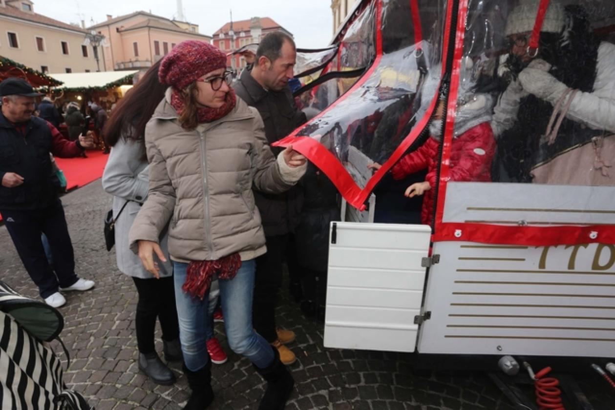 Mercatini Piazza Vittorio Trenino 5