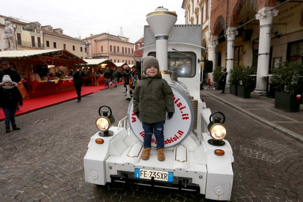 Mercatini Piazza Vittorio Trenino 7