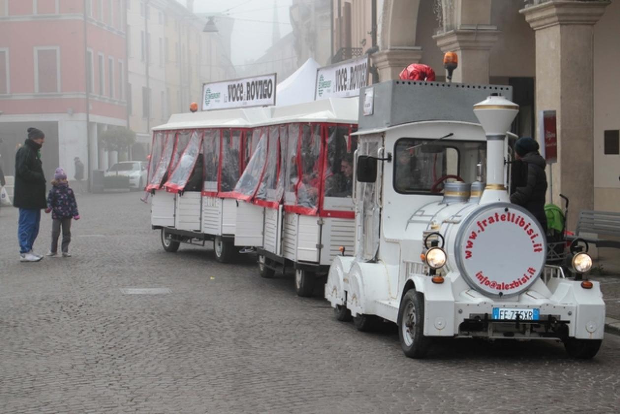 Piazza Vittorio Natale Trenino 1