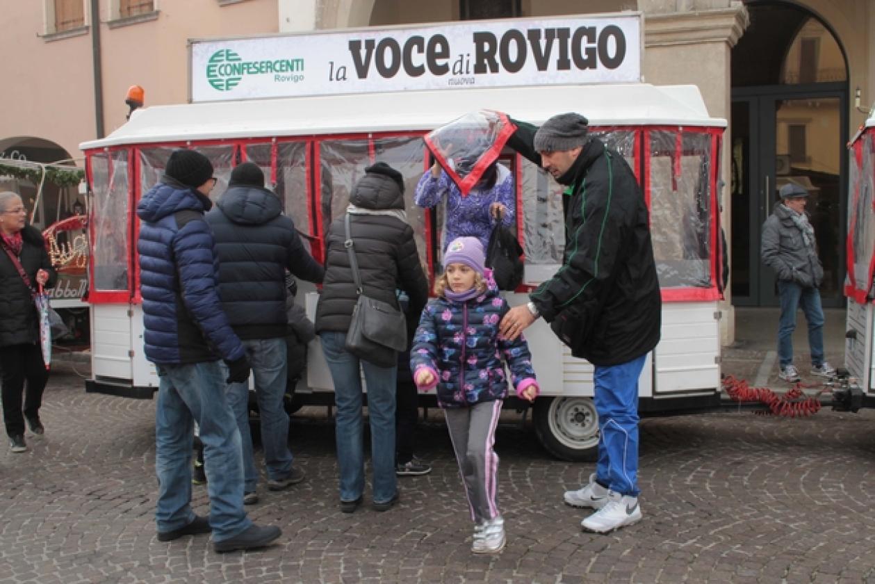 Piazza Vittorio Natale Trenino 11