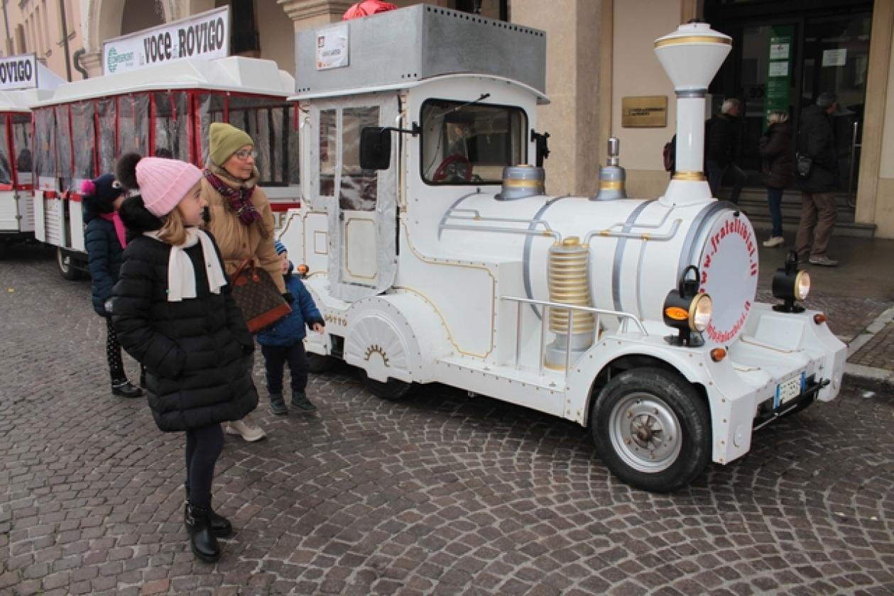 Piazza Vittorio Natale Trenino 5