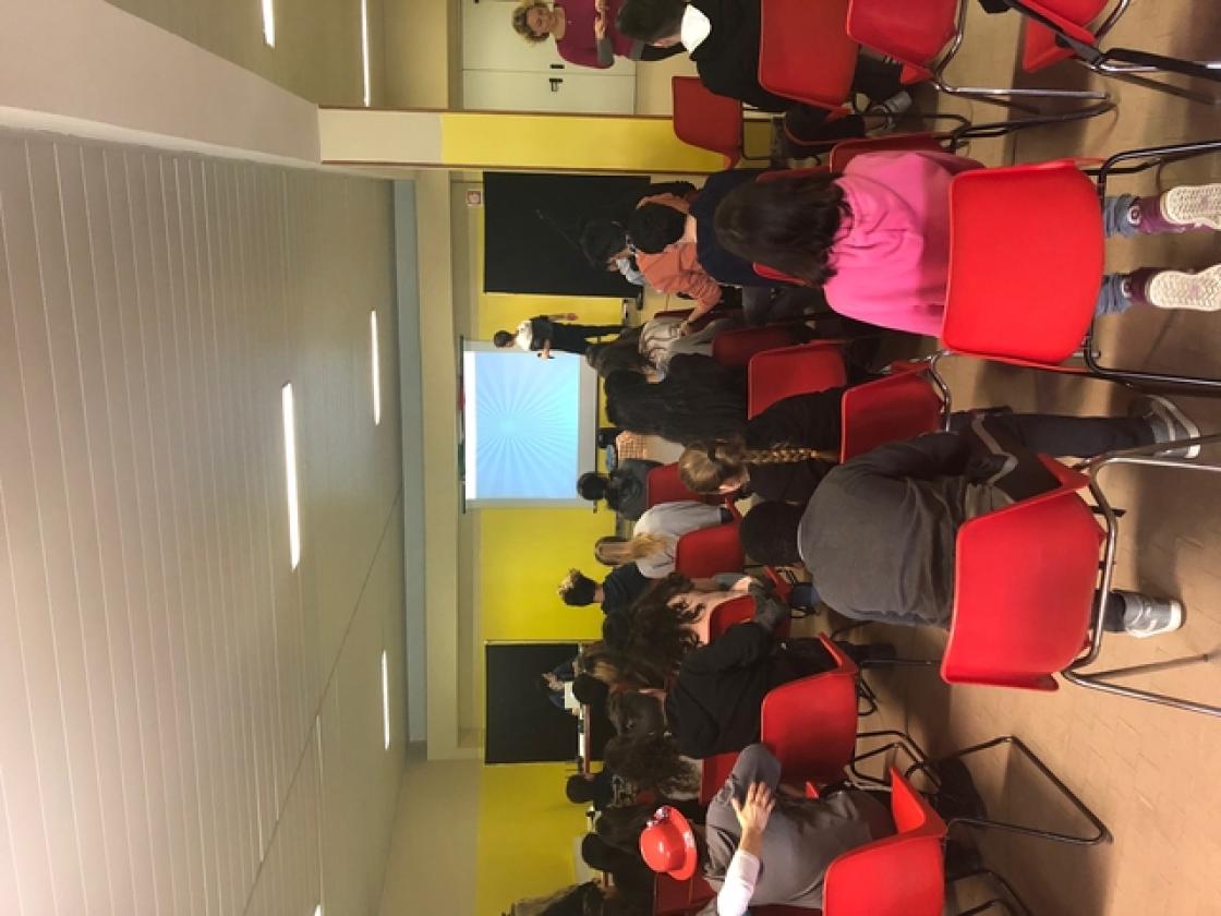 SCUOLA ADRIA 2 Alcuni momenti della recitazione (5