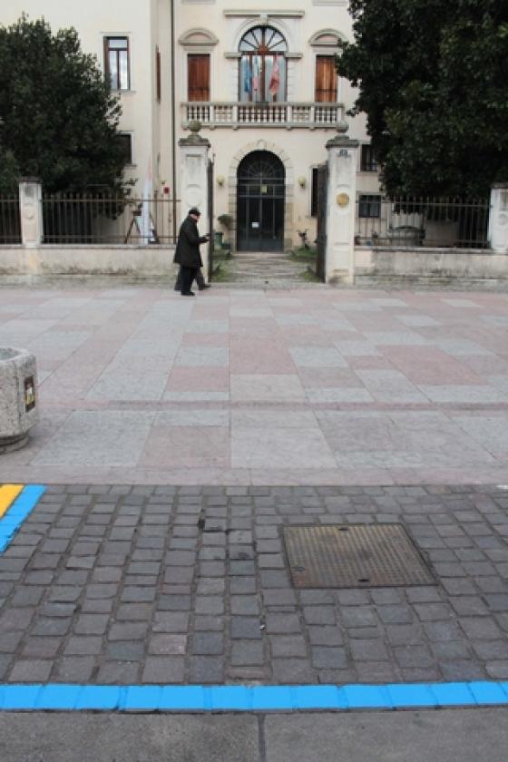 Corso del Popolo Strisce Blu 5