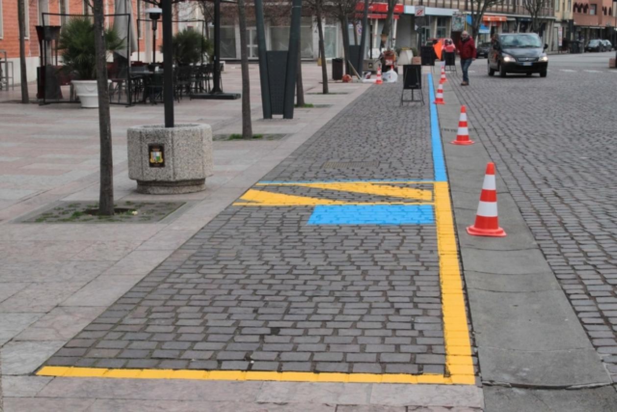 Corso del Popolo Strisce Blu