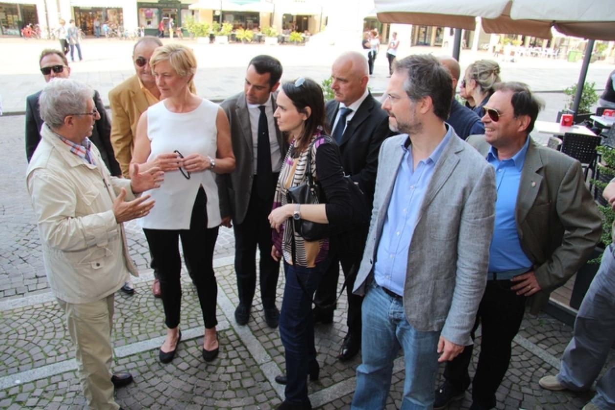 Roberta Pinotti Ministro della Difesa & Nadia Rome