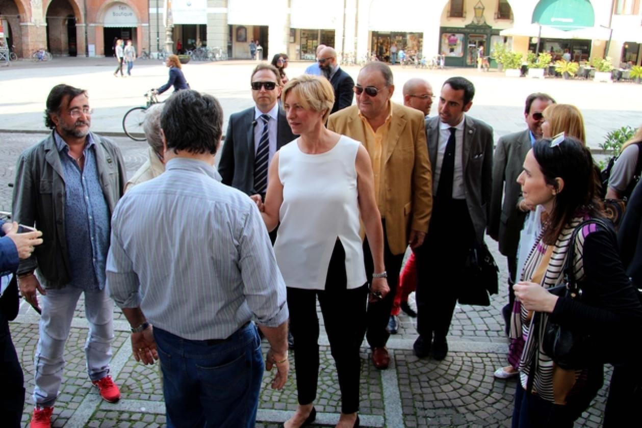 Roberta Pinotti Ministro della Difesa & Nadia Rome