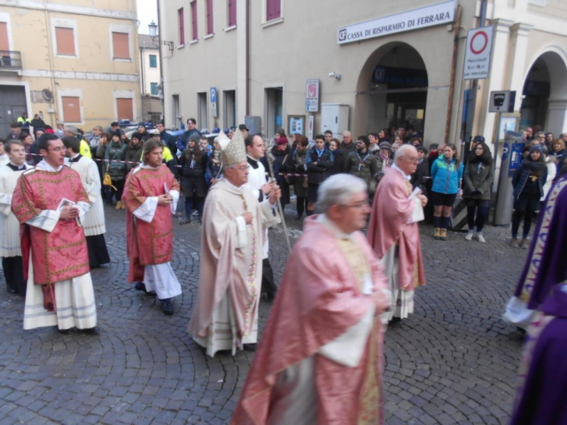 GIUBILEO L'arrivo del vescovo in piazza